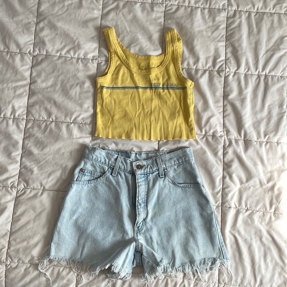 Levi’s Cutoff Shorts & Billabong Tank Set